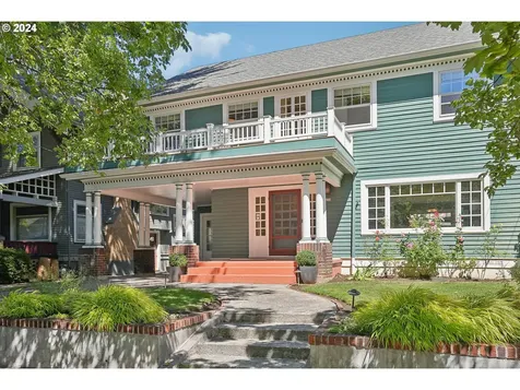 424 NE Laurelhurst Place Portland OR 97232