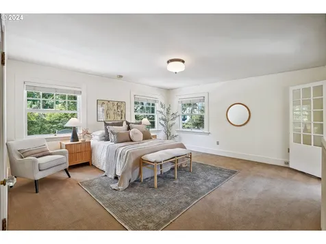 424 NE Laurelhurst Place Portland OR 97232