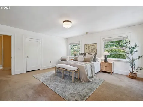 424 NE Laurelhurst Place Portland OR 97232