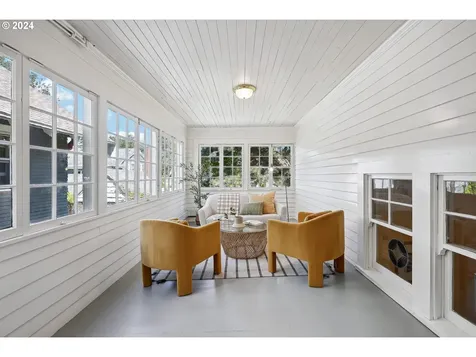 424 NE Laurelhurst Place Portland OR 97232