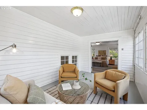424 NE Laurelhurst Place Portland OR 97232