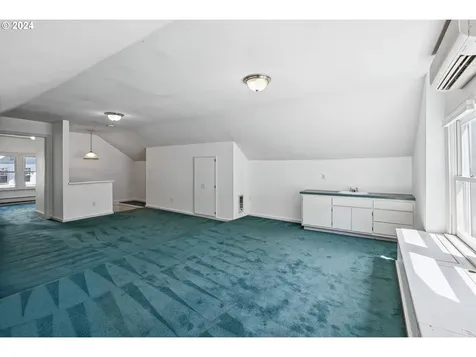 424 NE Laurelhurst Place Portland OR 97232