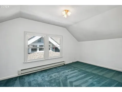 424 NE Laurelhurst Place Portland OR 97232