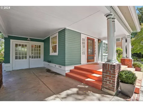 424 NE Laurelhurst Place Portland OR 97232
