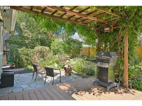 424 NE Laurelhurst Place Portland OR 97232