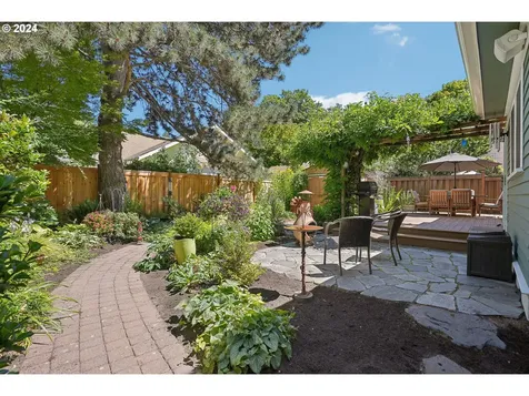 424 NE Laurelhurst Place Portland OR 97232