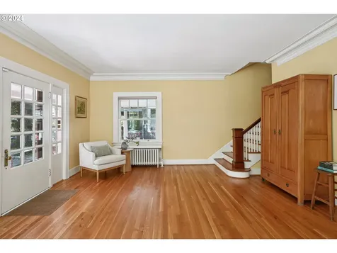 424 NE Laurelhurst Place Portland OR 97232