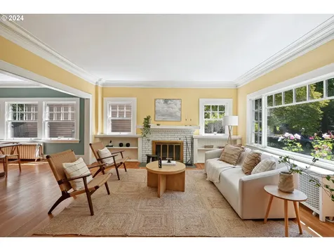 424 NE Laurelhurst Place Portland OR 97232