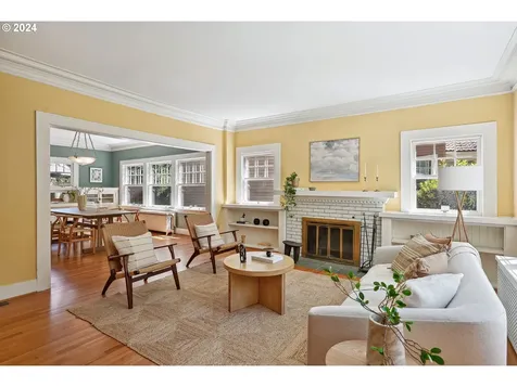 424 NE Laurelhurst Place Portland OR 97232