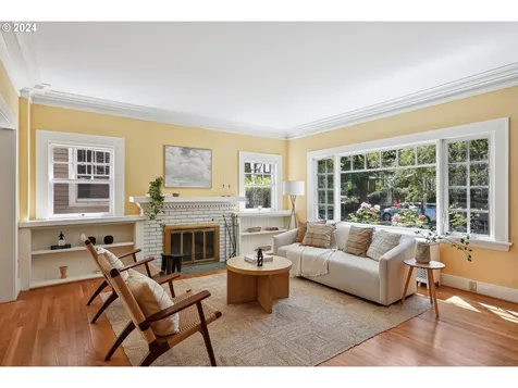 424 NE Laurelhurst Place Portland OR 97232