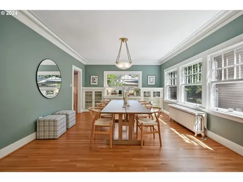 424 NE Laurelhurst Place Portland OR 97232