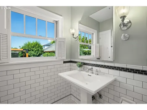 1715 Se 29th Avenue Portland OR 97214