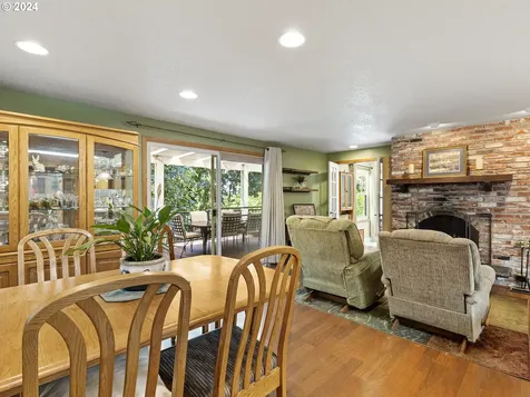 1127 Ne 126th Loop Vancouver WA 98685