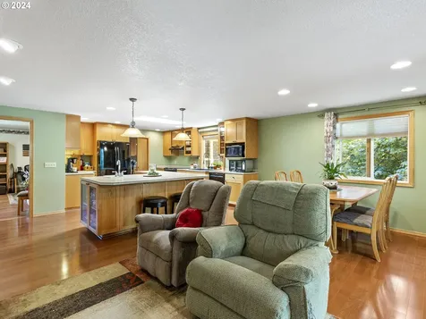 1127 Ne 126th Loop Vancouver WA 98685