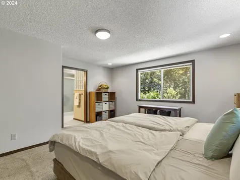 1127 Ne 126th Loop Vancouver WA 98685
