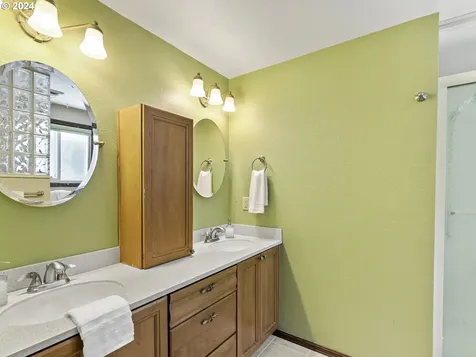 1127 Ne 126th Loop Vancouver WA 98685