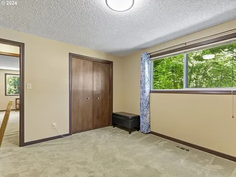 1127 Ne 126th Loop Vancouver WA 98685