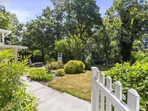 1127 Ne 126th Loop Vancouver WA 98685
