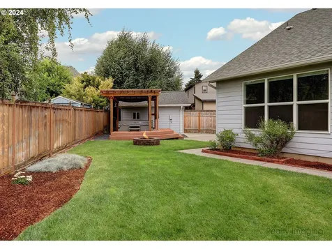 335 NE Blossom Court Sublimity OR 97385