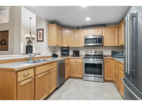 2056 Nw 20th Court Redmond OR 97756