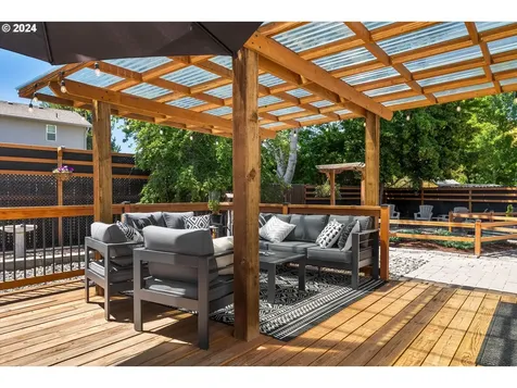 2056 Nw 20th Court Redmond OR 97756
