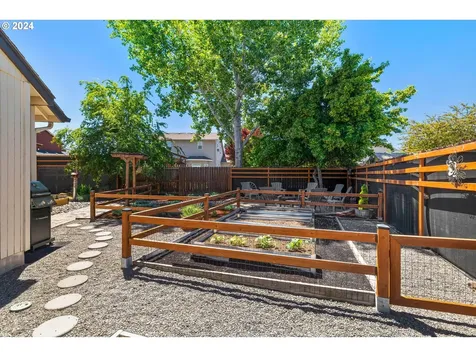 2056 Nw 20th Court Redmond OR 97756