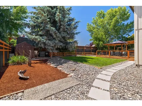 2056 Nw 20th Court Redmond OR 97756