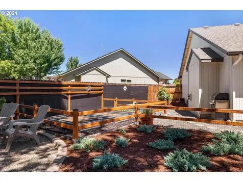 2056 Nw 20th Court Redmond OR 97756