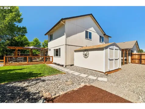 2056 Nw 20th Court Redmond OR 97756
