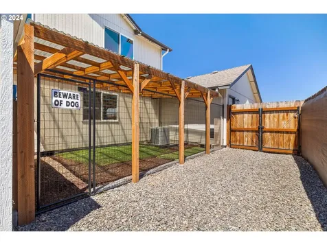 2056 Nw 20th Court Redmond OR 97756