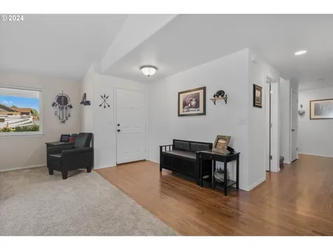 2056 Nw 20th Court Redmond OR 97756