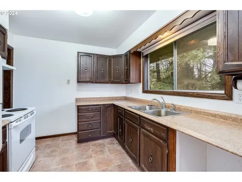 10705 Ne Fox Farm Road Dundee OR 97115