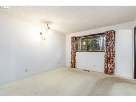 10705 Ne Fox Farm Road Dundee OR 97115