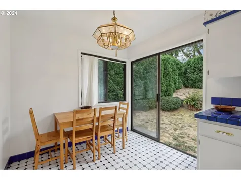 4768 Sw Iowa Street Portland OR 97221