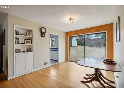 4768 Sw Iowa Street Portland OR 97221