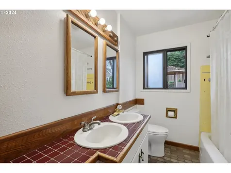 4768 Sw Iowa Street Portland OR 97221