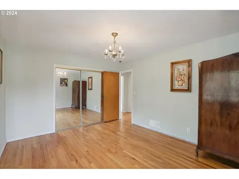 4768 Sw Iowa Street Portland OR 97221