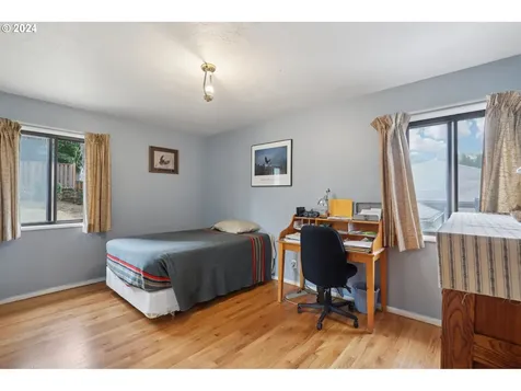 4768 Sw Iowa Street Portland OR 97221