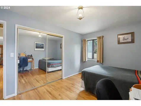 4768 Sw Iowa Street Portland OR 97221