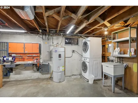 4768 Sw Iowa Street Portland OR 97221