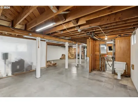 4768 Sw Iowa Street Portland OR 97221
