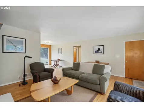 4768 Sw Iowa Street Portland OR 97221
