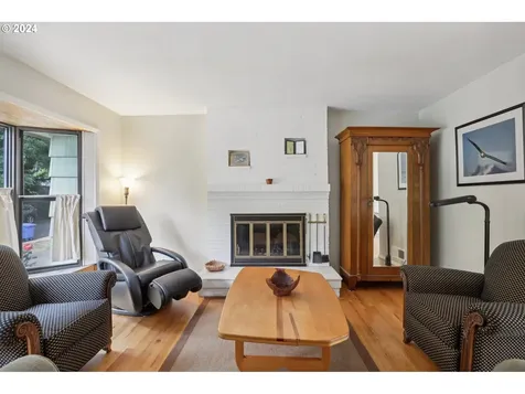 4768 Sw Iowa Street Portland OR 97221
