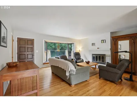 4768 Sw Iowa Street Portland OR 97221