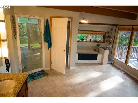 1802 Fisher Road Roseburg OR 97471