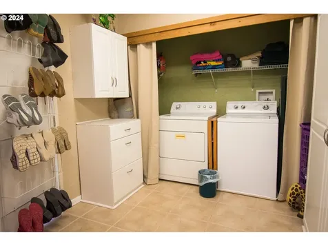 1802 Fisher Road Roseburg OR 97471