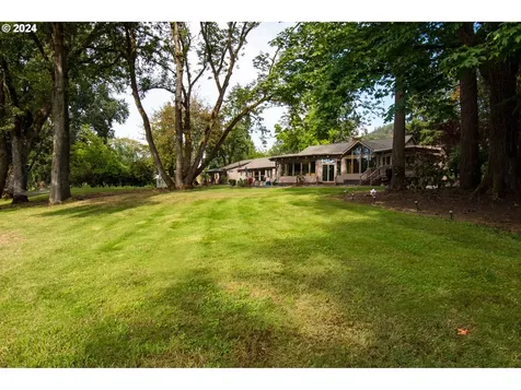 1802 Fisher Road Roseburg OR 97471