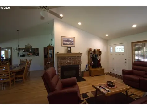 1802 Fisher Road Roseburg OR 97471