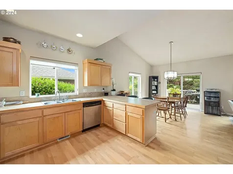 4660 Ne Union Loop Lincoln City OR 97367