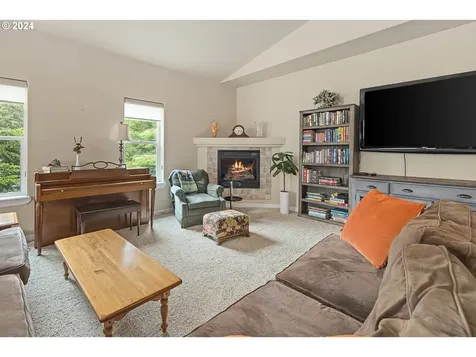 4660 Ne Union Loop Lincoln City OR 97367
